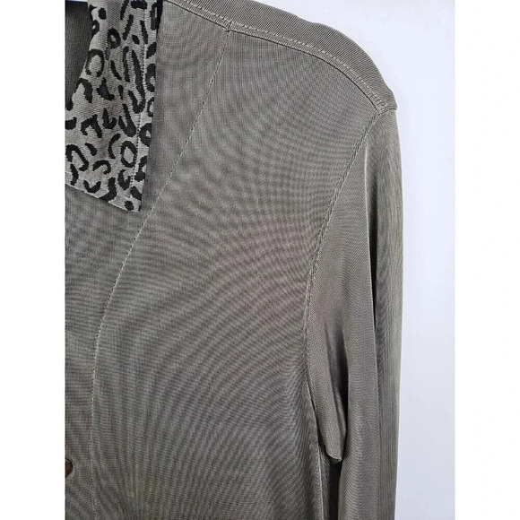 Private Edition Chico's Blouse Top Olive Green Animal Print Block Button Size 0 - Picture 4 of 9